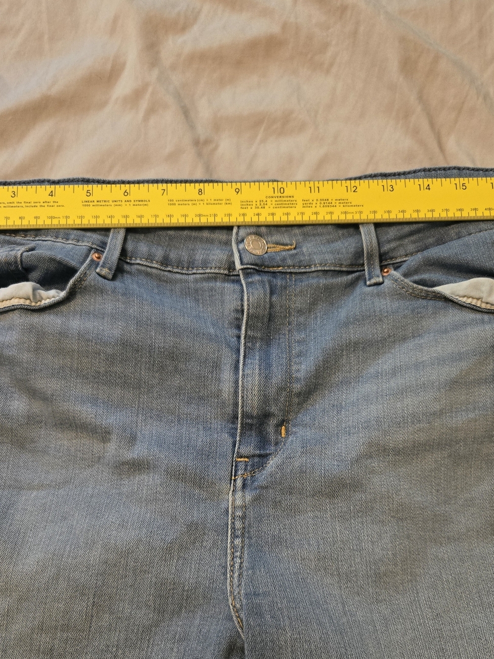 Signature Levi Mid Rise Capris - Picture 4 of 9